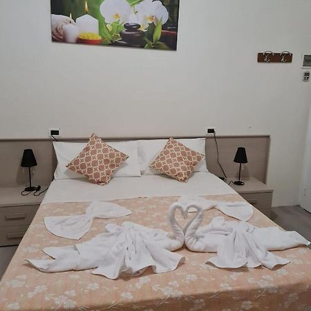 Hotel Bologna Ріміні Екстер'єр фото