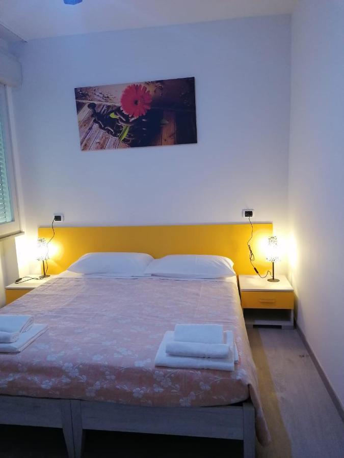 Hotel Bologna Ріміні Екстер'єр фото
