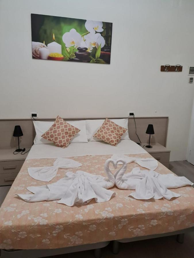 Hotel Bologna Ріміні Екстер'єр фото