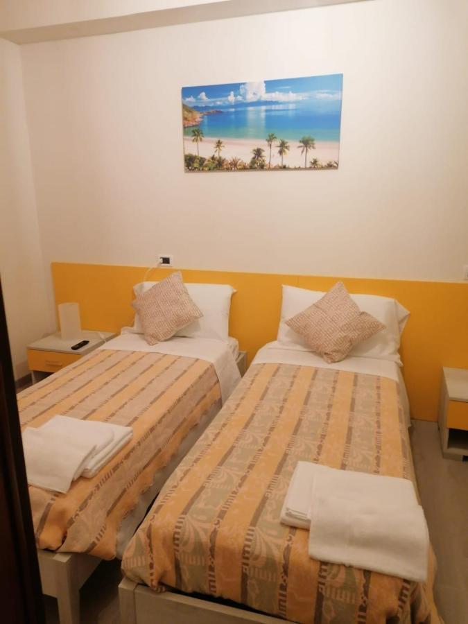 Hotel Bologna Ріміні Екстер'єр фото