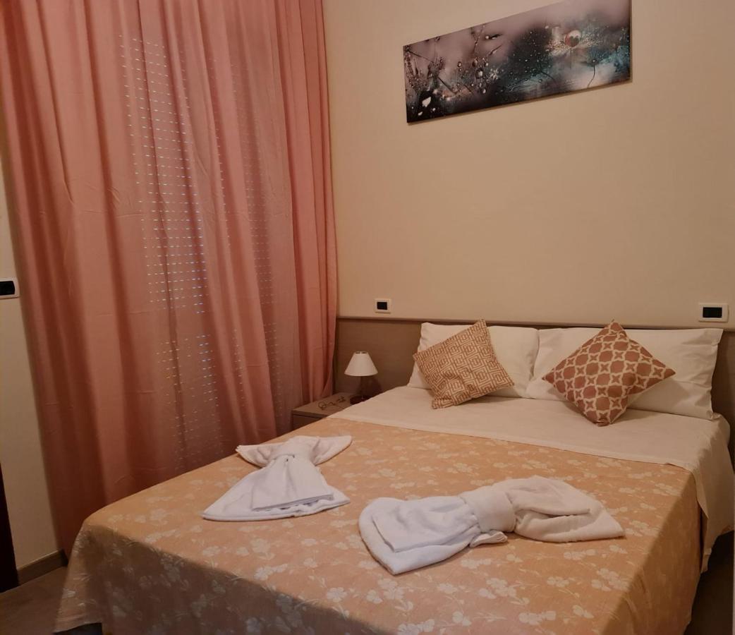 Hotel Bologna Ріміні Екстер'єр фото