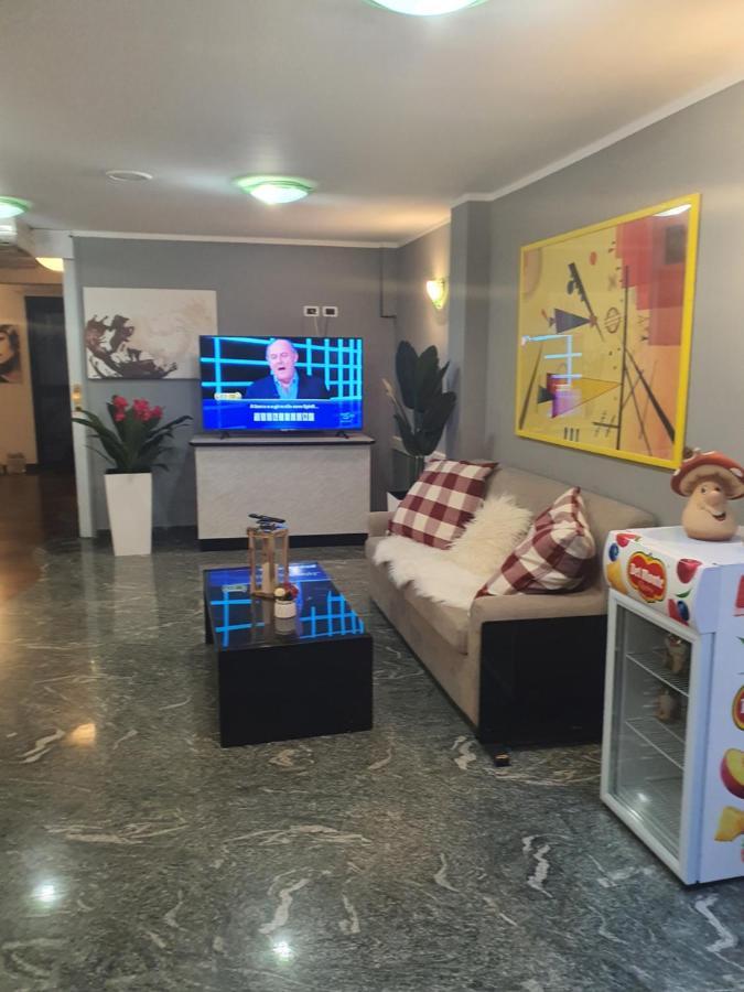 Hotel Bologna Ріміні Екстер'єр фото