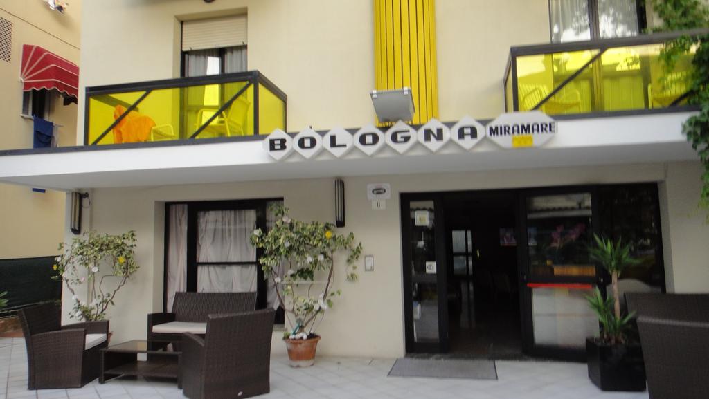 Hotel Bologna Ріміні Екстер'єр фото